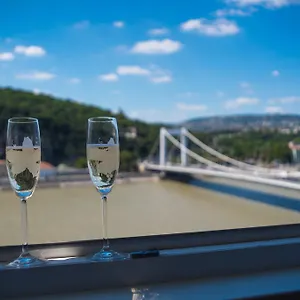 Flat With Unforgettable View Appartamento Budapest